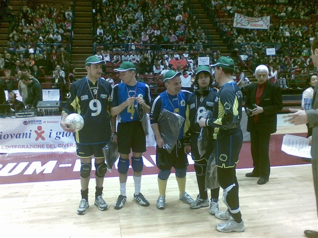 Premiazione al forum di Assago dei giocatori del Milano e del Bergamo